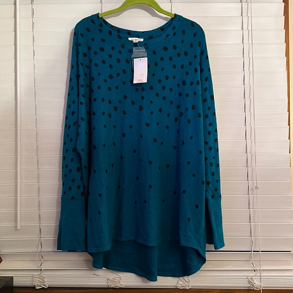 Slight oversize light sweater top